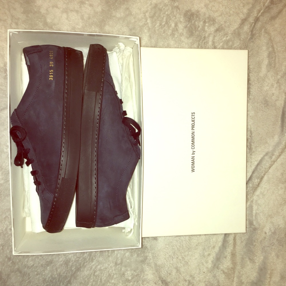 Common Projects Achilles Low in Nubuck Navy